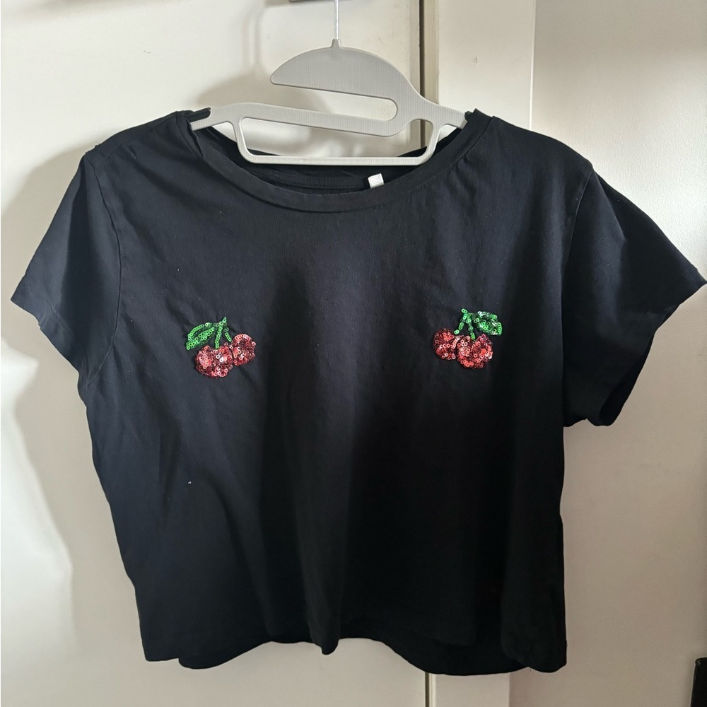Guess  Cherry Cropped Top
